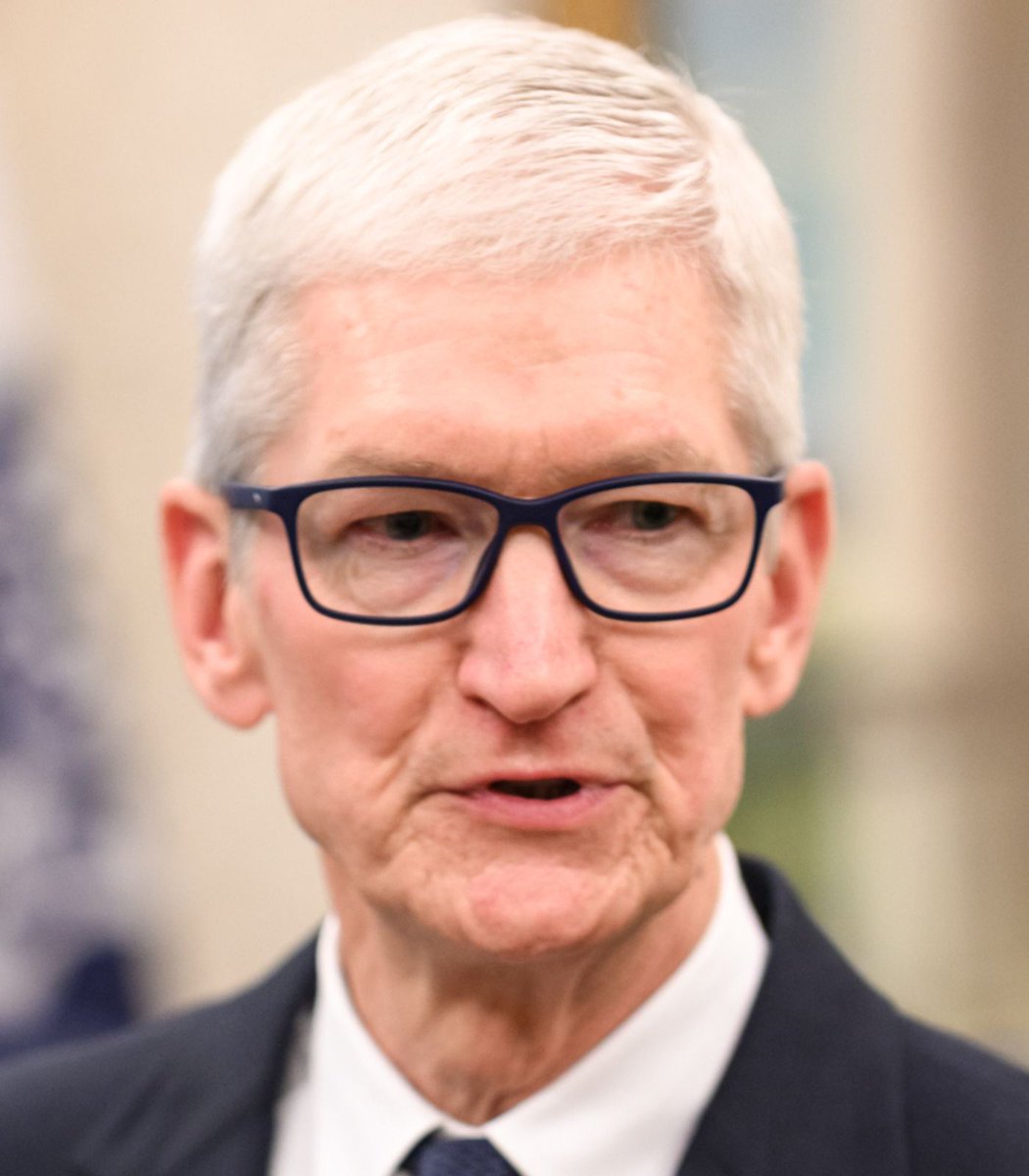 adv_vkr's tweet image. 🚨 Breaking News! 🚨

 Apple CEO Tim Cook is reportedly stepping down from his position. This appears to be a monumental moment for the tech world especially considering his tremendous contributions to the realm of computing! 🍎💻📱 #TechNews