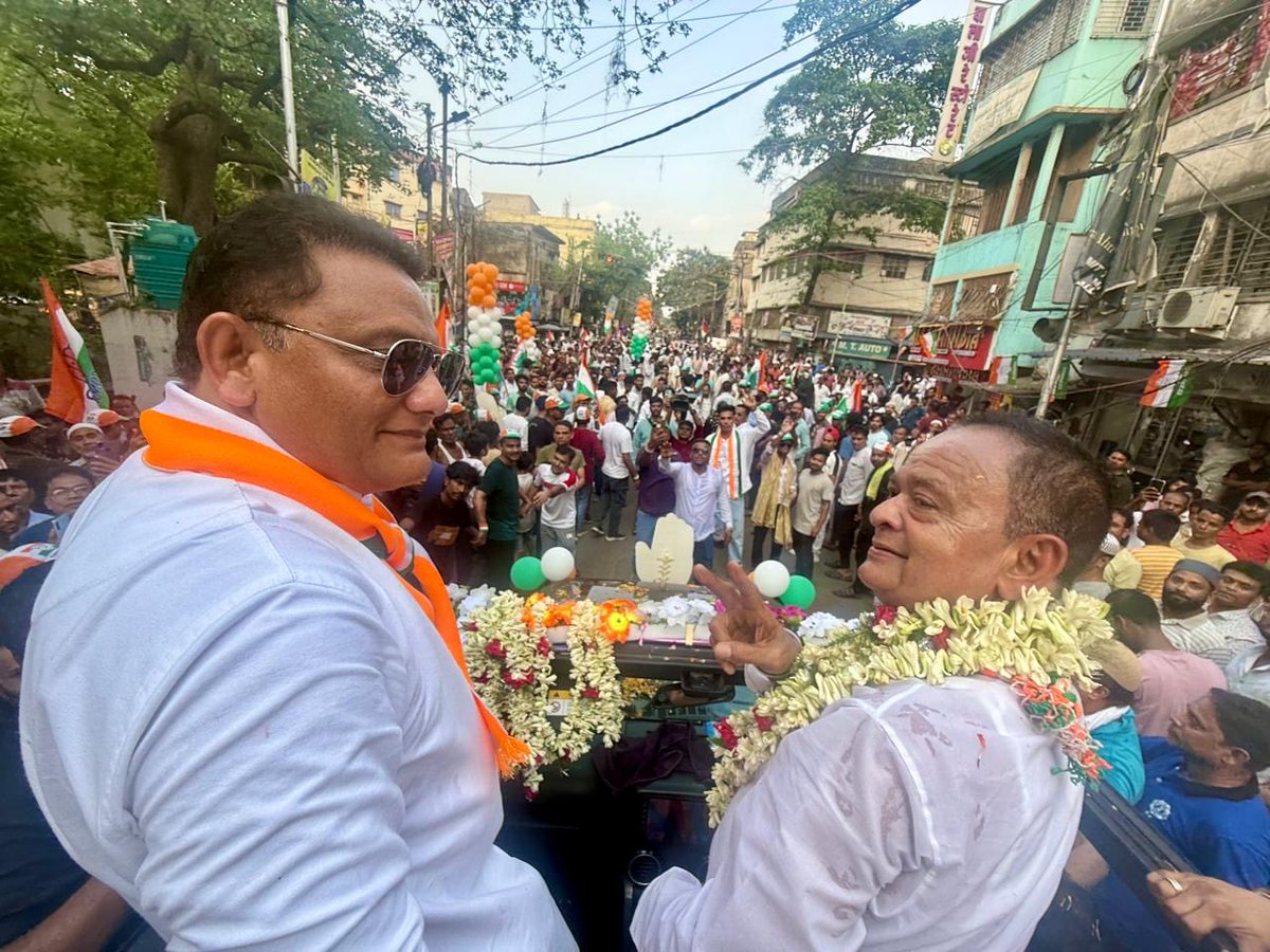 azharflicks's tweet image. Massive energy in Metiabruz. Joined Mohammad Mukhtar for a grand roadshow. The message is clear, change is coming.

#Congress #WestBengal #bengaleection2026 
@INCIndia
