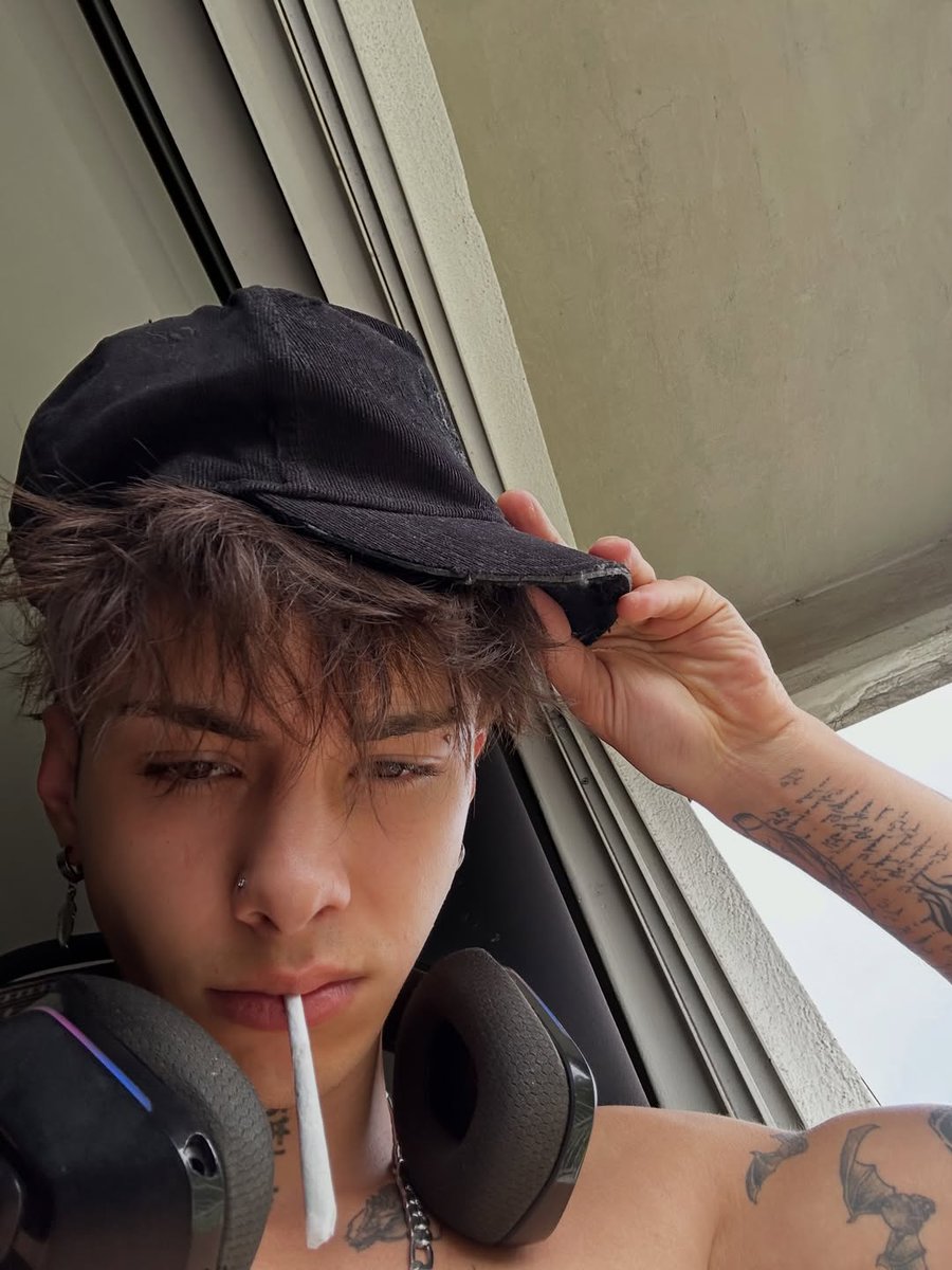 𝗜𝗡𝗦𝗧𝗔𝗚𝗥𝗔𝗠
                   ━━━  @𝙣𝙖𝙠𝙧ø𝙣.𝙤𝙛𝙛𝙞𝙘𝙞𝙖𝙡_

             Desde temprano pensándote Cabrón ♥️

      ─────────────
      ⌂         ⌕         ⊞         ♡