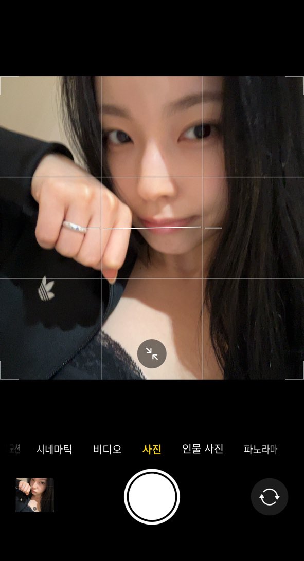 kanggo56's tweet photo. 엔믹스 레터링+ 안쪽엔 이름각인 + 보석색깔은 멤버들 마이크색 
김지우랑 엔믹스랑 엔써 다같이사귀죠제발 https://t.co/qrK3usbjWv