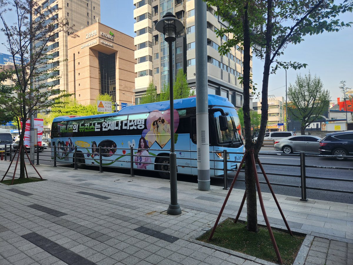 뉴진스트럭총공 tweet media