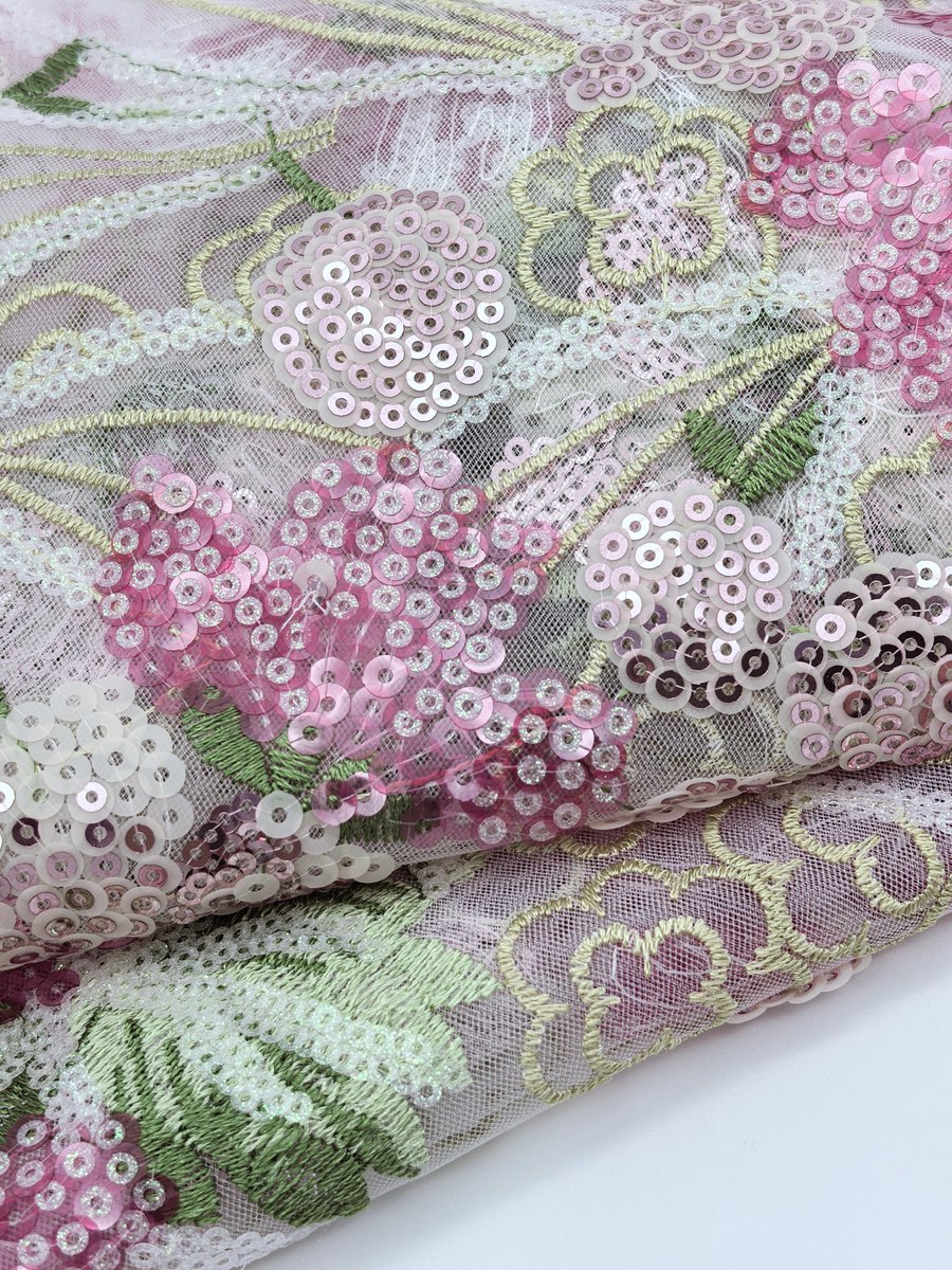 SusieSun0352's tweet image. Heavy embroidery floral fabric for haute couture dresses #fashion #garment #fabric #couture #dressfabric