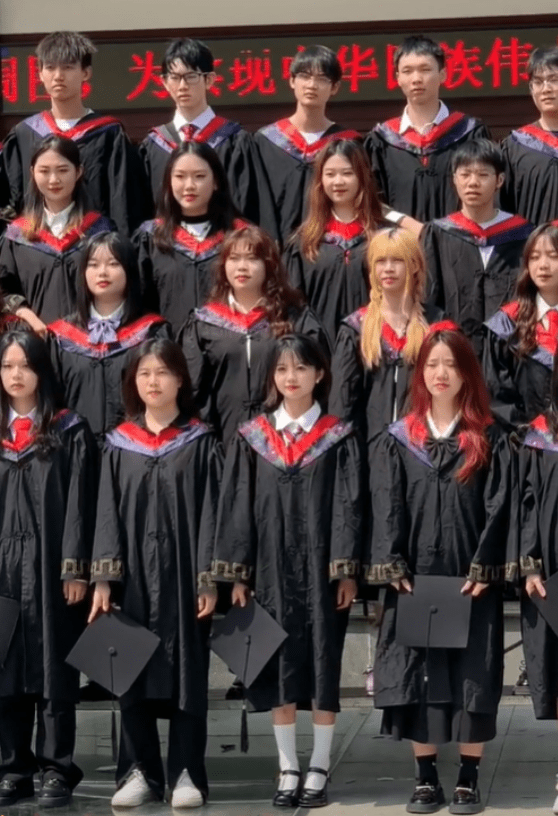 Drkyfpsss's tweet image. "From late-night study sessions to graduation caps in the air—we did it!  Grateful for every laugh, lesson, and late-night snack. On to the next adventure! #ClassOf2024 #GraduationVibes"