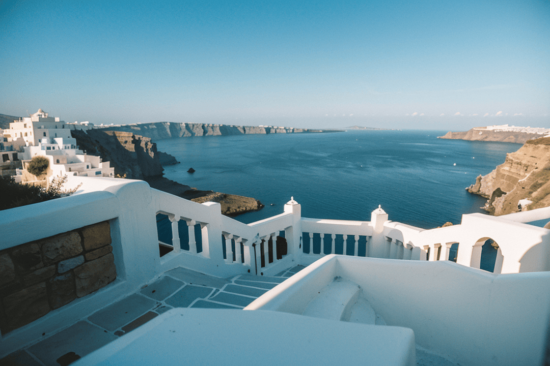 KrsteDemerdjiev's tweet image. Chasing sunsets in Santorini → White-washed villages, blue domes, and the Aegean turning gold. Every moment feels like a postcard come alive  #SantoriniVibes #Wanderlust