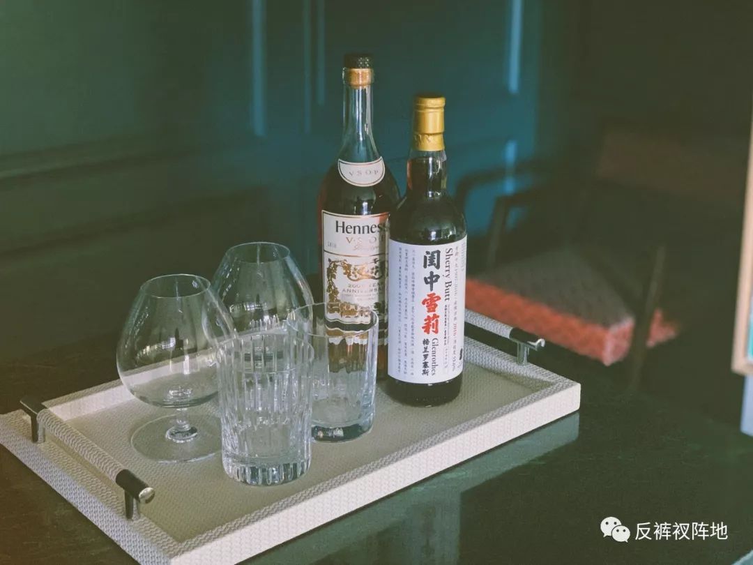 KhademAli162812's tweet image. "Just held the door for someone with a full tray—they smiled so big, it made my day. Small kindnesses go a long way.  #KindnessMatters"