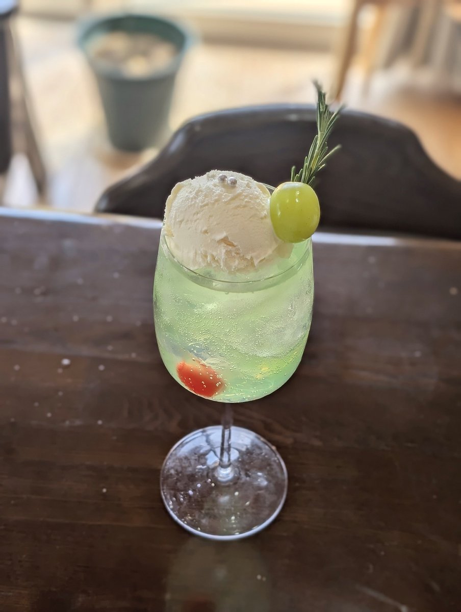 ぶんくりーむそーだ tweet media