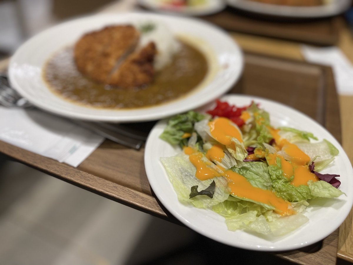 XylitpityX's tweet photo. Makan dulu, biar tambah kuat nulisnya 🤪. Novel Thriller Lokal #KIRMIZI Bisa baca di karyakarsa https://t.co/24VZ120uAd