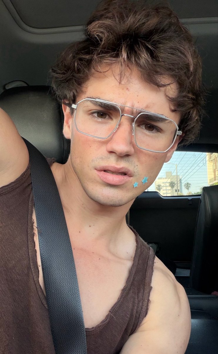 Charlie tweet media