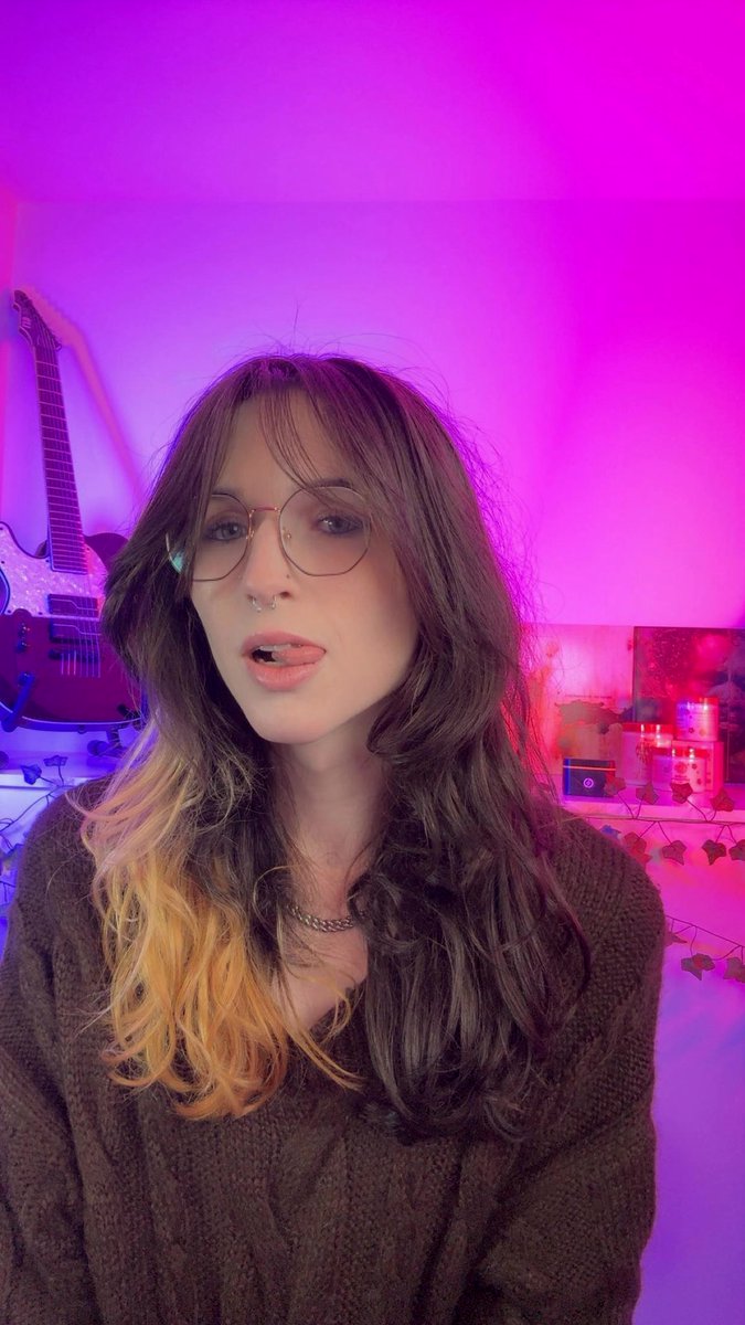 EvieGoesHard💙🤍 tweet media