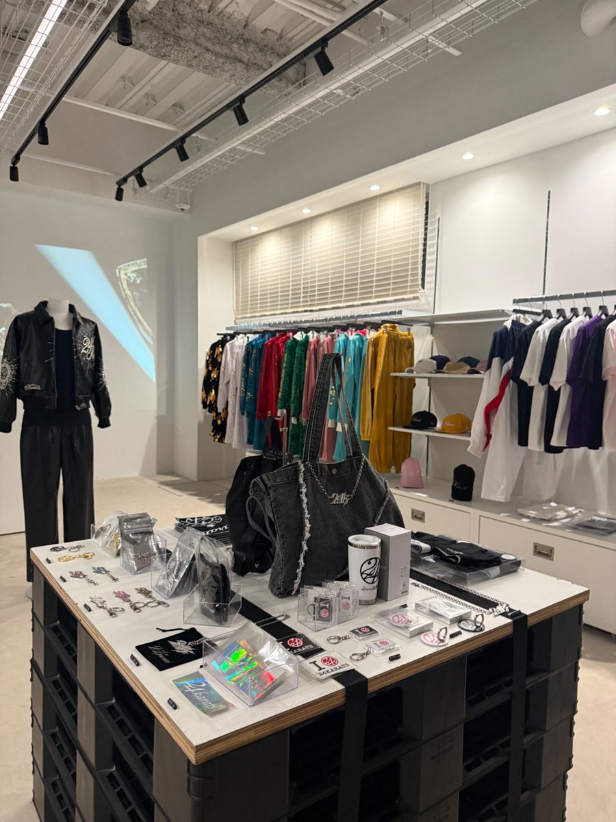 VERTICAL_GARAGE tweet media