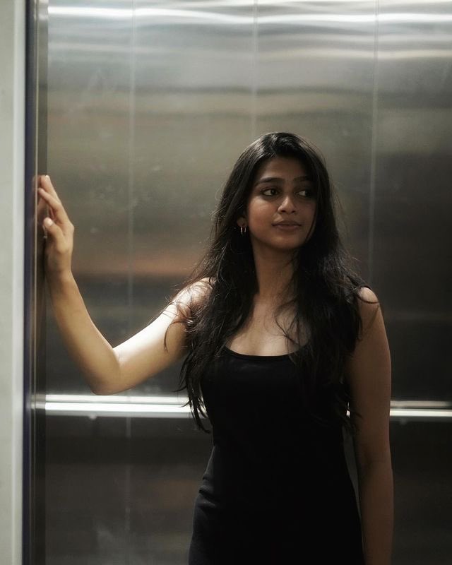 Ste4vee's tweet photo. Avg 2006 born girl from Kerala: No filters needed when the face itself is the filter. ✨ https://t.co/8eMd3X5MJt
