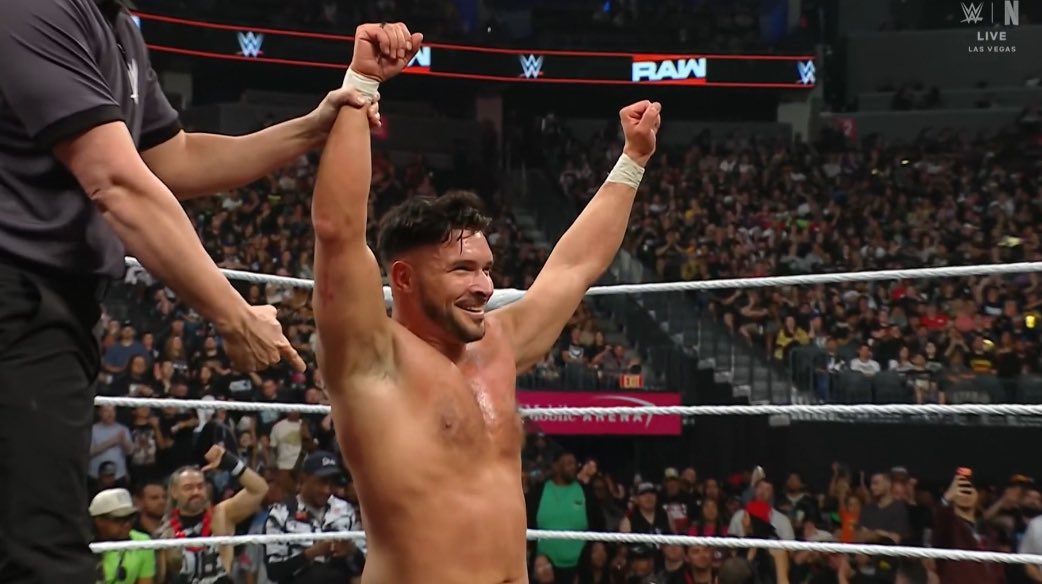 Roman Reigns SZN 💥 tweet media