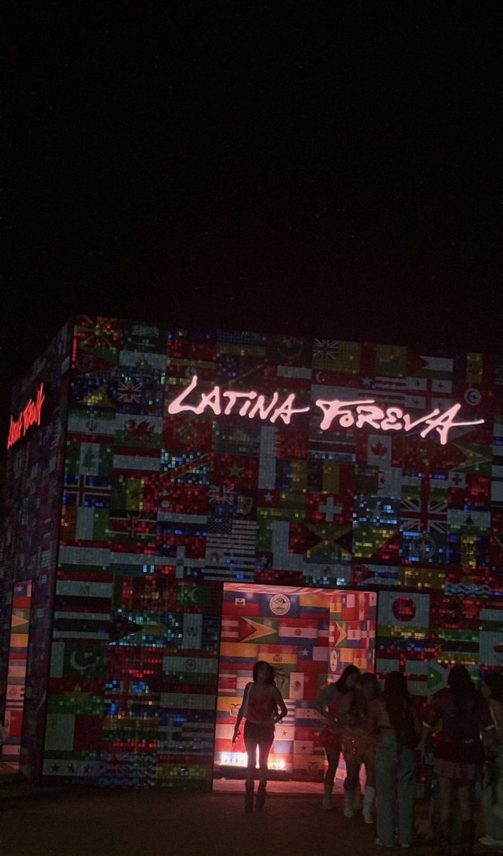 bryanawithamfy's tweet image. So close, yet so far 😩 
What an experience ❤️ #jb #billie #bichota