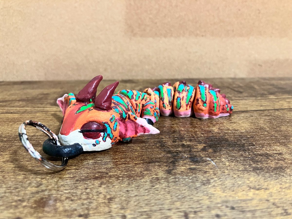 MustardMAWS's tweet image. Here is the last of the DIY 3-D printed creatures I got to customize. Once again for @thegooseberryfool.bsky.social, this time for their gecko fursona Physalis. #Gecko #Lizard #3dprinting #custompainting #fursonaart #furrycommission #3dprint #giftart