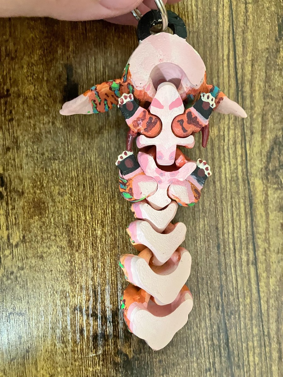 MustardMAWS's tweet image. Here is the last of the DIY 3-D printed creatures I got to customize. Once again for @thegooseberryfool.bsky.social, this time for their gecko fursona Physalis. #Gecko #Lizard #3dprinting #custompainting #fursonaart #furrycommission #3dprint #giftart