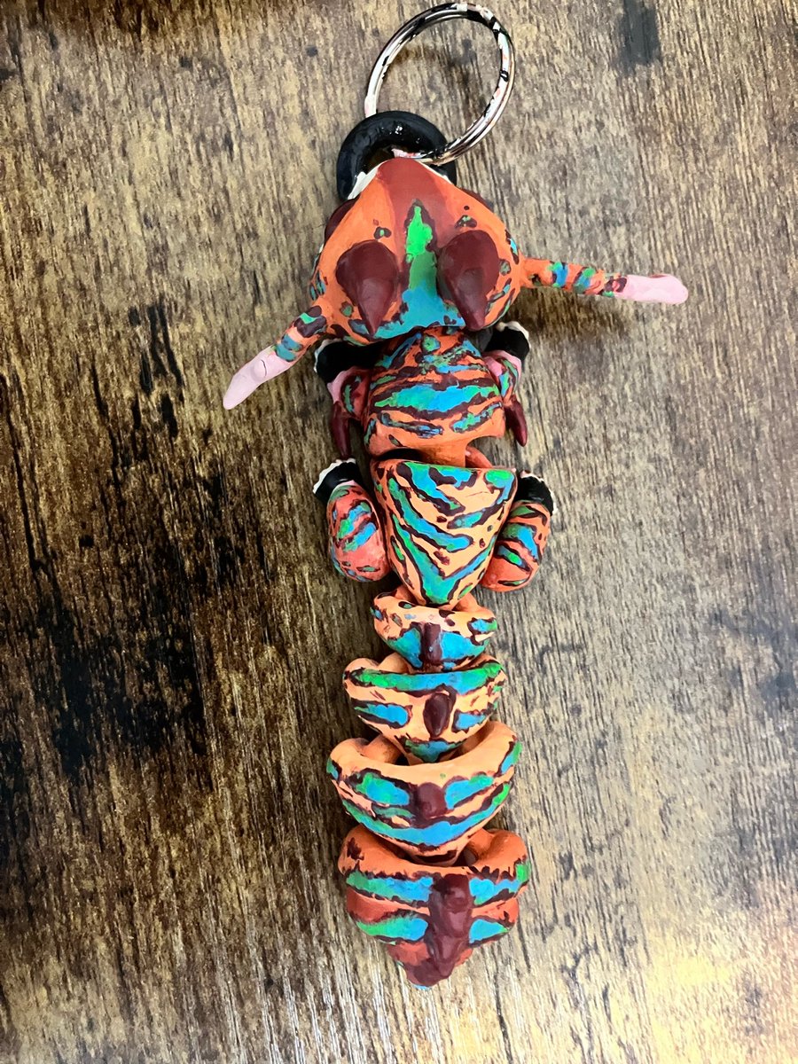 MustardMAWS's tweet image. Here is the last of the DIY 3-D printed creatures I got to customize. Once again for @thegooseberryfool.bsky.social, this time for their gecko fursona Physalis. #Gecko #Lizard #3dprinting #custompainting #fursonaart #furrycommission #3dprint #giftart