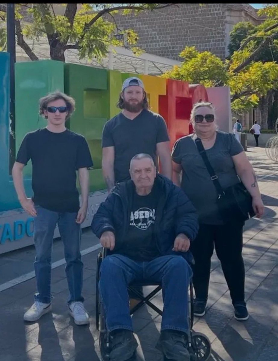 Ellie 🇬🇧 🇺🇸 tweet media