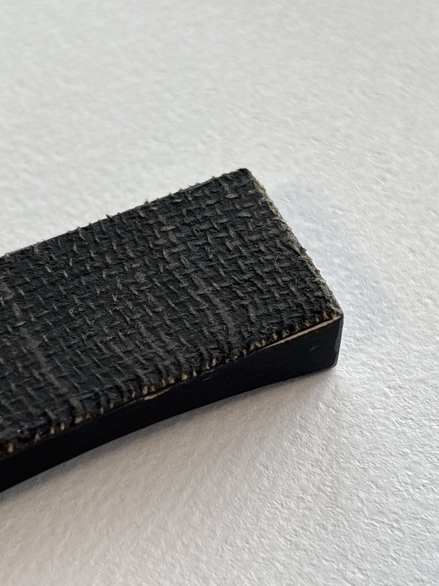 おはようございます☀️
今日は火曜日！
昨日の箸置きの裏の作業を進めます💪✨
綺麗な布目に仕上がりますように！！！

 #漆 
 #箸置き 
 #urusi