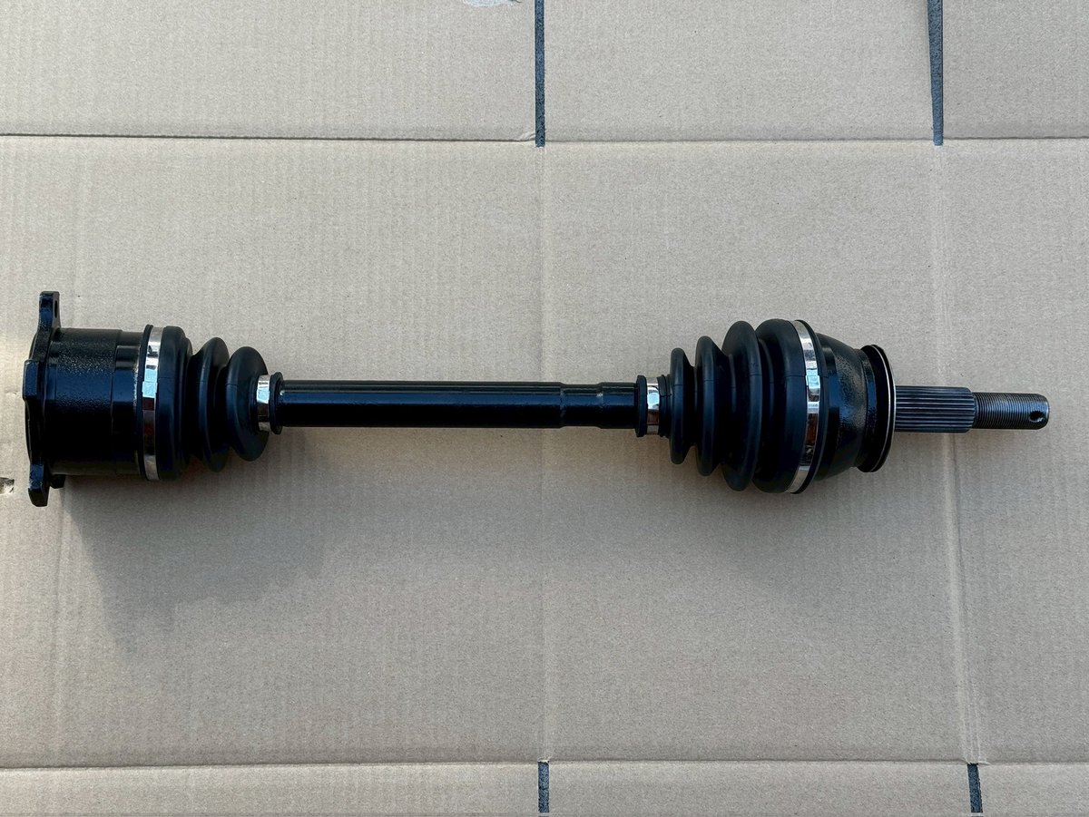 BLACK0BEET's tweet photo. 日産r200の5穴ドラシャOH済み品33000円くらいで欲しい人いないかな？ベースはecr33ドラシャ https://t.co/yeEUic7M8y