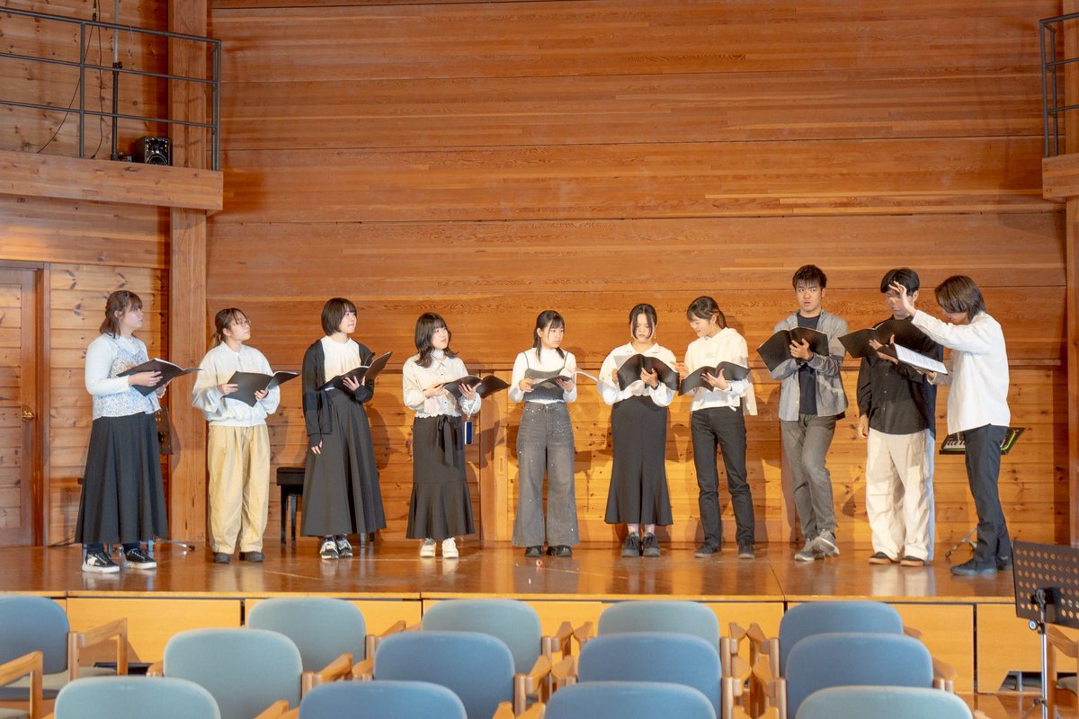 【活動報告📓】
Le Mille Feuille (<a href="/le_feuille/">Le Mille Feuille</a> )さんの｢春らんまんコンサート｣に出演させていただきました🌷

普段とは異なる会場での演奏と、先輩方の圧巻のパフォーマンスにたくさんの刺激を受けた日でした！

皆様ご来場いただきありがとうございました😊

 #関西大学 #混声合唱 #布引ハーブ園