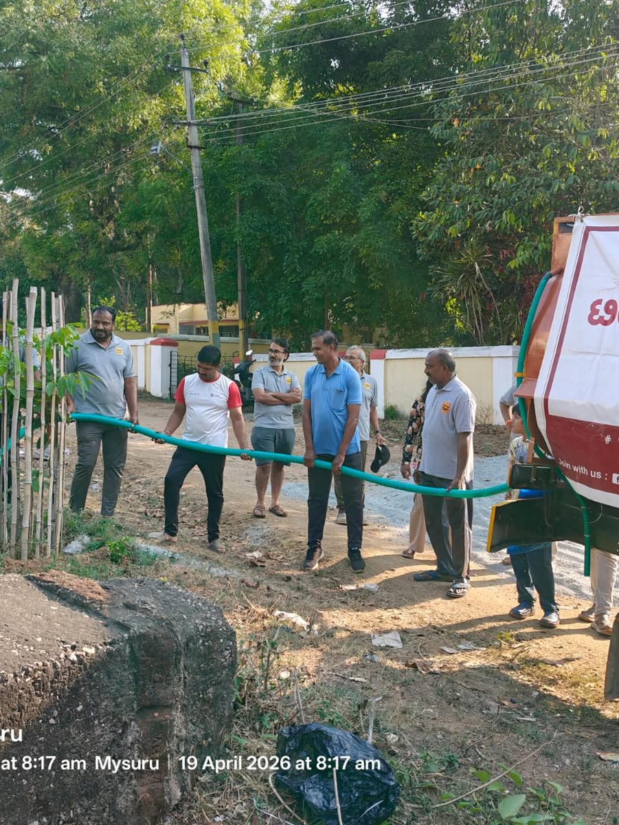 TeamMysuru's tweet image. *ಇಂದಿನ ನೀರಿನ ಎರಡು ಟ್ಯಾಂಕರ್ ಅನ್ನು ಹೋಟೆಲ್ ಪಾಕಶಾಲ ರವರು ಪ್ರಯೋಜಿಸಿದ್ದಾರೆ ಅವರಿಗೆ ತಂಡದ ಪರವಾಗಿ ಧನ್ಯವಾದಗಳು* 
@OfficeofYKCW @mepratap
@TSSrivathsa @greenmysuru
@aranya_kfd @aranya_kfd
#mysore  #ಟೀಂಮೈಸೂರು 
#mysuru #teammysuru
#greenenergy greenmysuru
saveplants