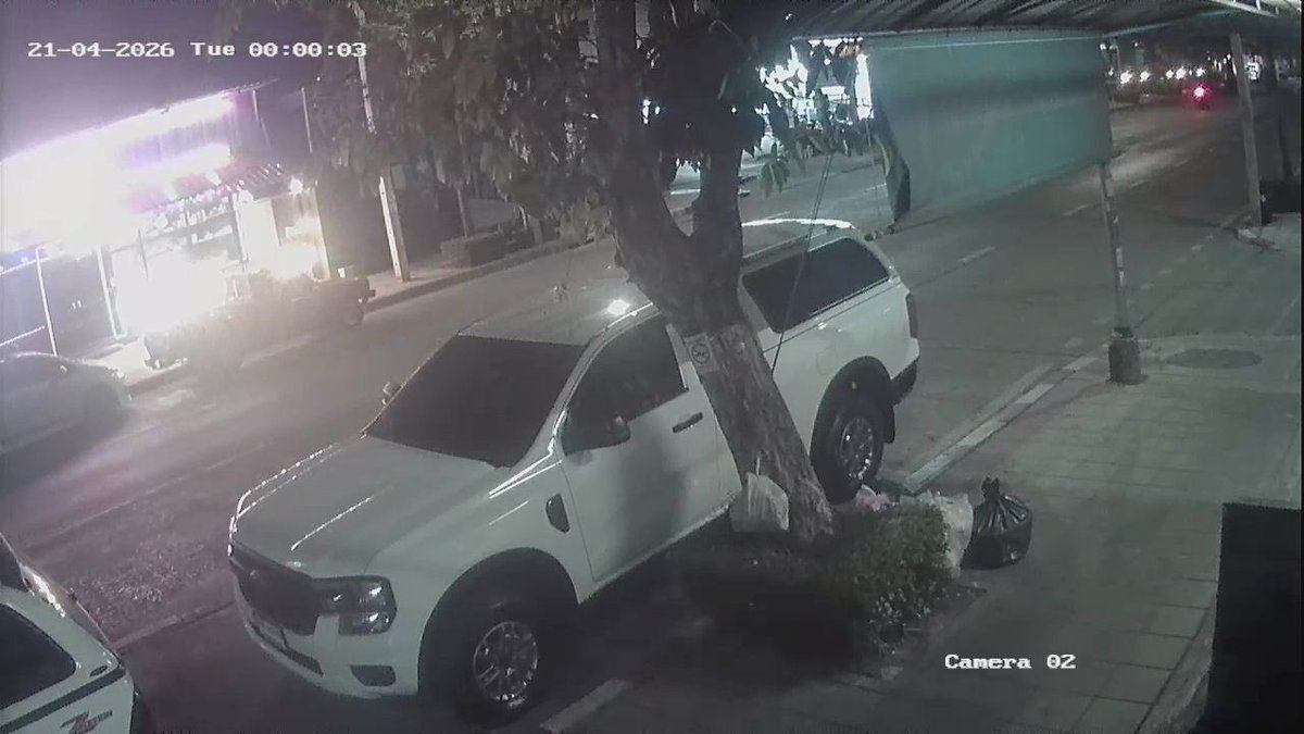 NiannianY's tweet image. ถนนลาดพร้าววังหิน 210426 
0000 ขนาดจอดทั้ง 2ฝั่ง #น่าคิด แทบจะไม่มีเงิน? 
0809 #wfh  รถกะป๊อ ไม่ค่อยเห็นวิ่งถี่ ช่วงนี้ควรจะเห็นทุก 10นาทีต่อคัน 
ร้านอาหาร ประกาศเซ้งร้าน #รายงานจราจร #รถติด รถติด?