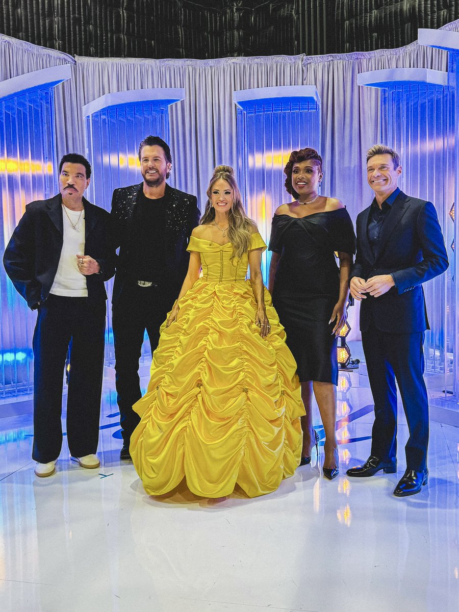 RyanSeacrest's tweet image. A little Disney magic… the rest is up to you. Don’t forget to vote! #AmericanIdol #DisneyNight