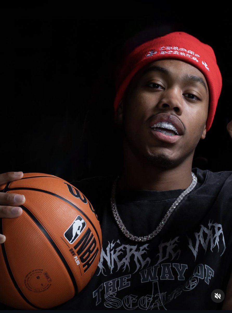 SmileyYYC's tweet image. I love when #BigHead tah #raptors