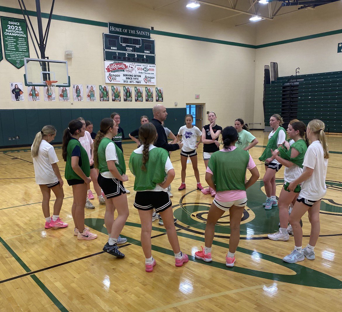 SetonSaintsGBB's tweet photo. Another great turnout for our incoming freshman open gym! Looking forward to a great spring and summer ahead 💪🏻 https://t.co/slhTKLCnbb