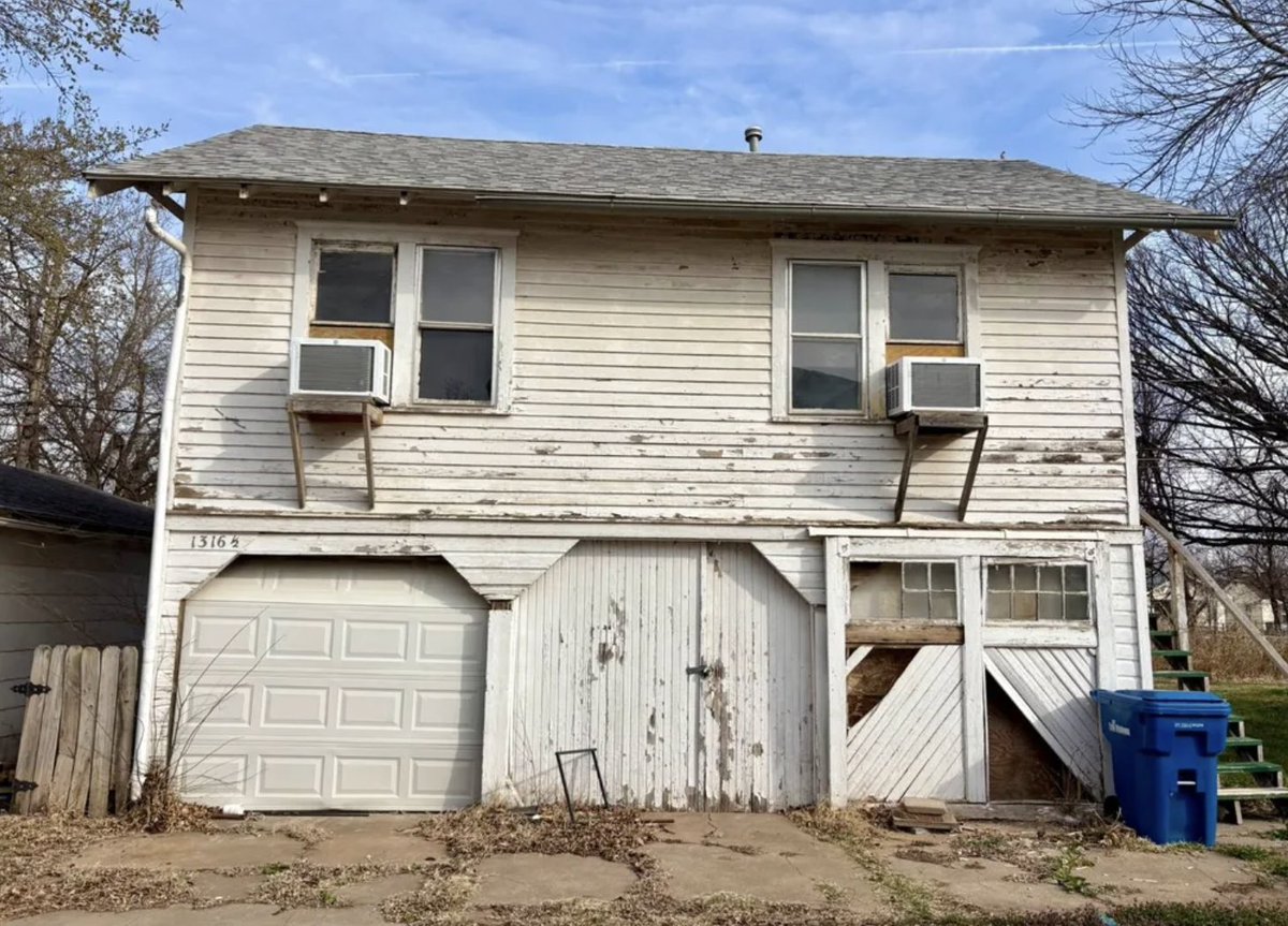 oldhouseunder50's tweet image. c.1925 #Oklahoma #fixerupper with garage #apartment. $59,500. Details below in comments. 
oldhousesunder50k.com/c-1925-oklahom…