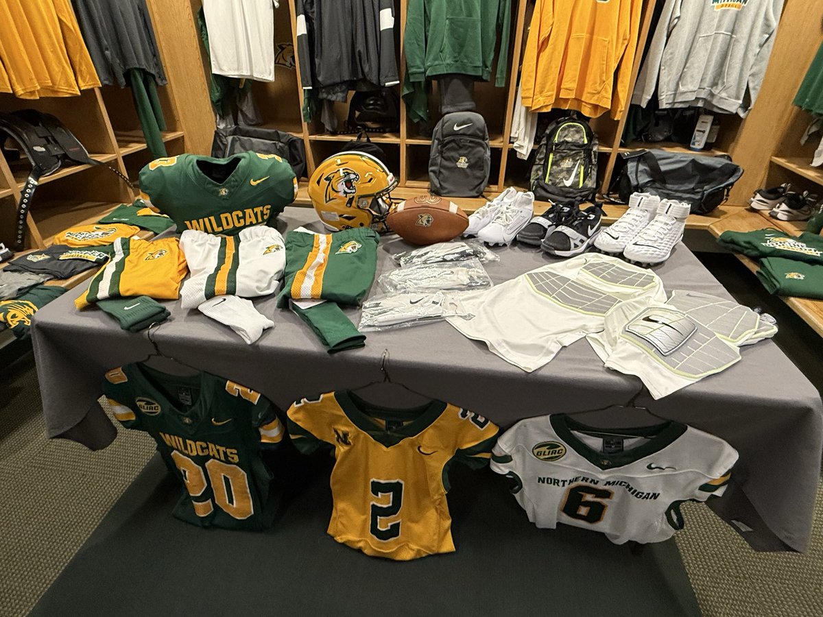 AJChromy55's tweet photo. Thank you @CoachKrezek @NMUCoachJanus  and @NMU_Football for an excellent Junior Day.  Super great experience and really excited about the next steps in the process.  @NMUCoachBright https://t.co/K8sqxjILno