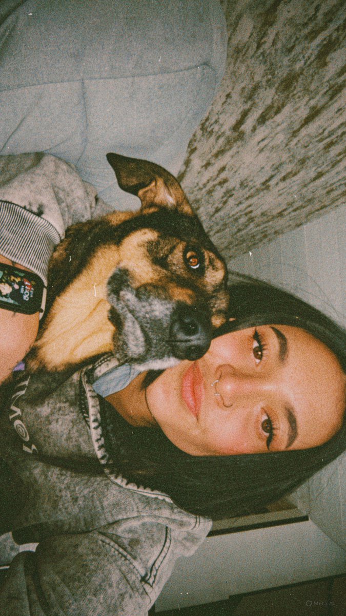 🧍🏽‍♀️🐕