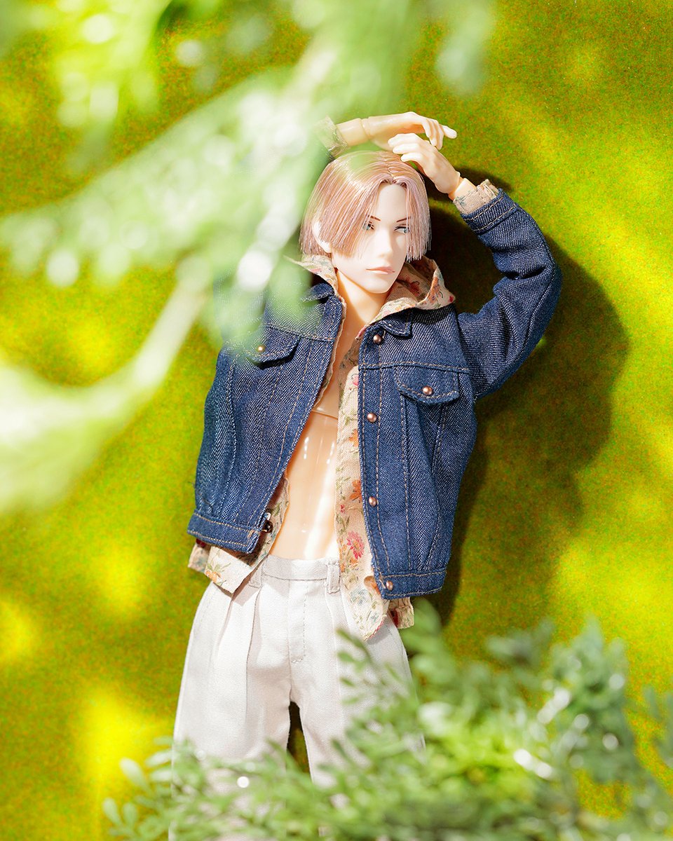 4月22日は #アースデー 🌍

やわらかな緑の上で、
今日も小さな夢を見る。

#六分の一男子図鑑 #petworksboys #petworks #EarthDay