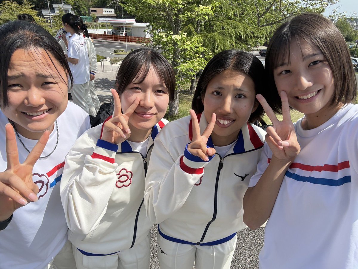 chukyowoman's tweet photo. 3回生の4人です🎶☀️
学生生活も折り返しとなりました📚✍🏻
陸上・勉強・就職活動どれも手を抜かず全力で頑張ります⚡️
#中京大学
#中京大学陸上競技部 https://t.co/eXEtUVhjj0