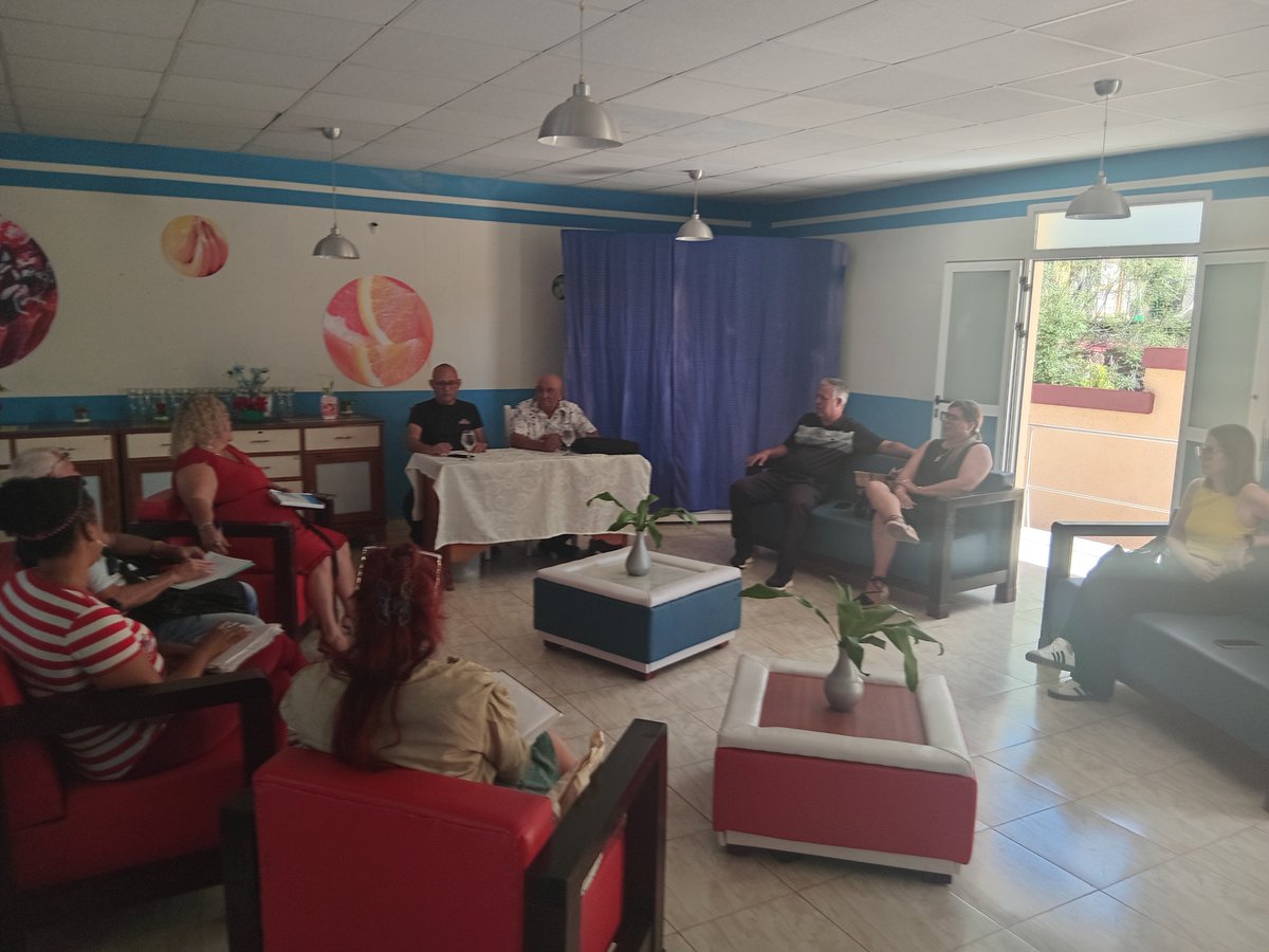 Con #HonorHolguinero se realizó un encuentro de trabajo entre la Unidad No.1 de Aseguramiento y Apoyo y Domus,  cumpliendo con las bases del perfeccionamiento para la tercerización en la contratación de los servicios profesionales de contabilidad e informática. #HolguínSí