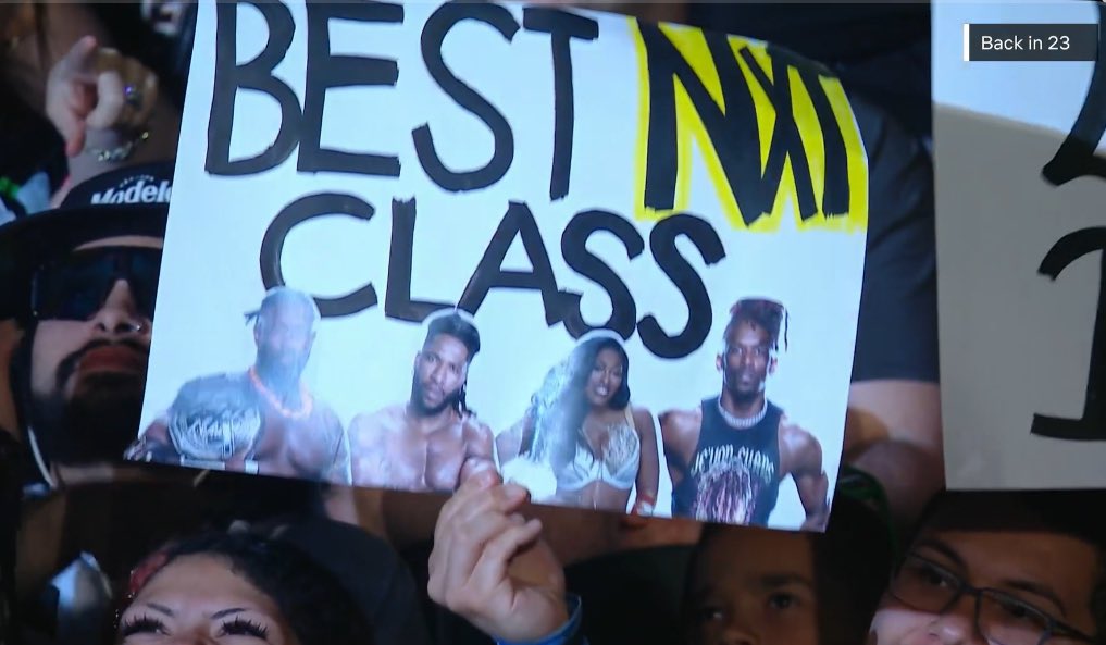 reigns_era's tweet image. W sign.

 #WWERaw