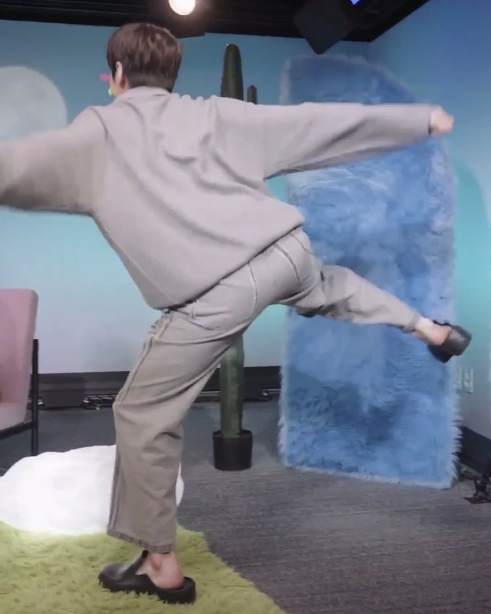 𝑯𝒐𝒍𝒚 tweet media