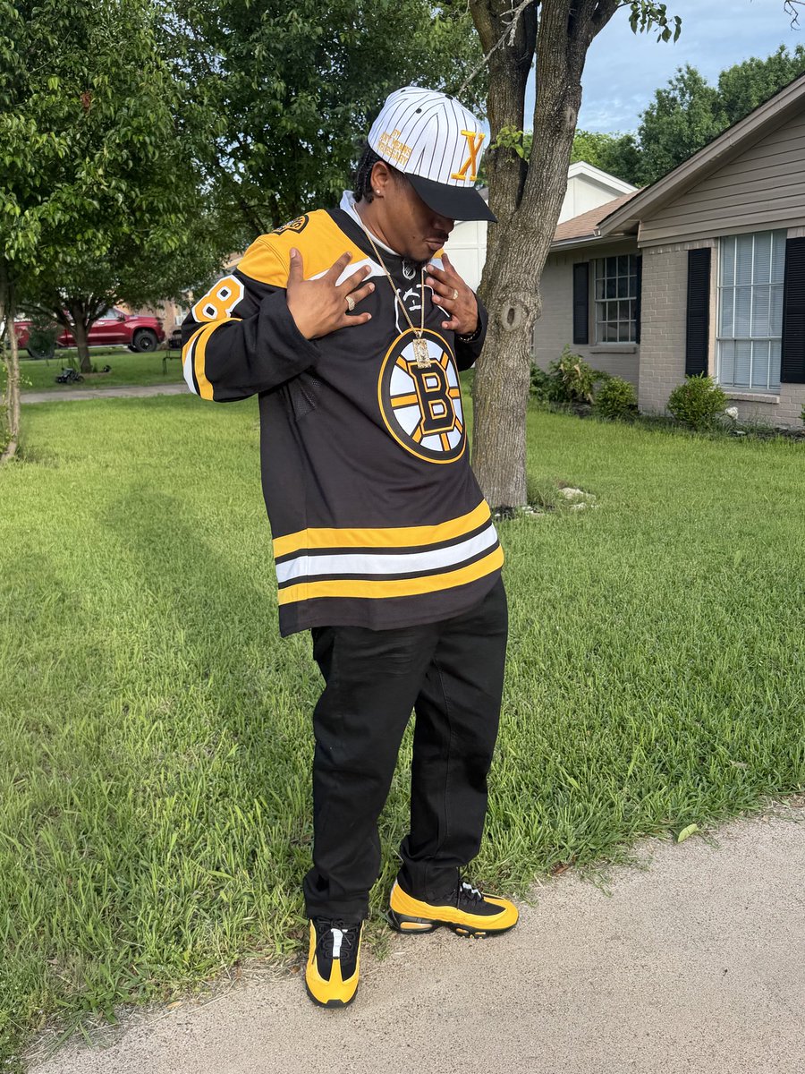 MrHayes252's tweet image. #Chipotle said “Hockey 🏒 Jersey Only…”

I said… “Bet” 😎 #HappyMonday and #Happy420 if you’re into that sorta thing 🤷🏾‍♂️