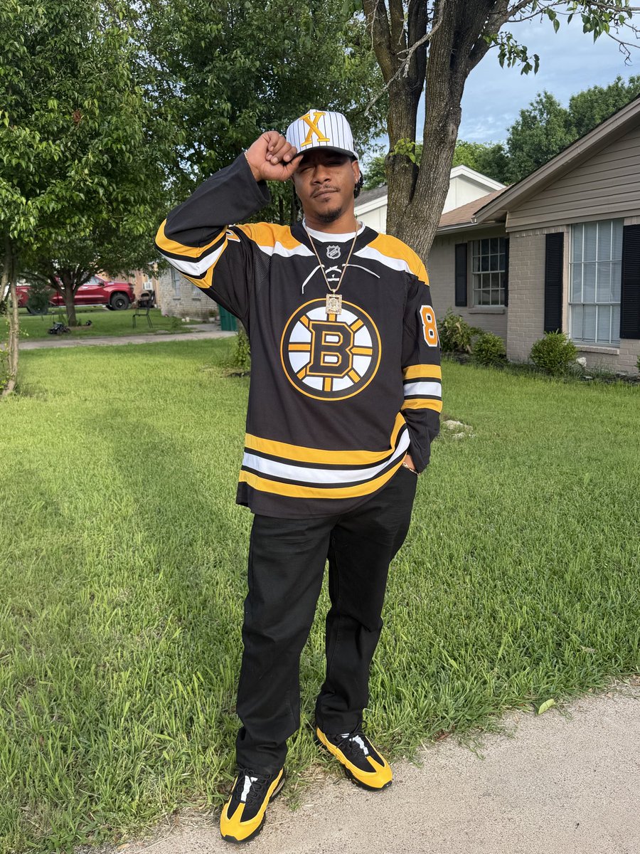 MrHayes252's tweet image. #Chipotle said “Hockey 🏒 Jersey Only…”

I said… “Bet” 😎 #HappyMonday and #Happy420 if you’re into that sorta thing 🤷🏾‍♂️