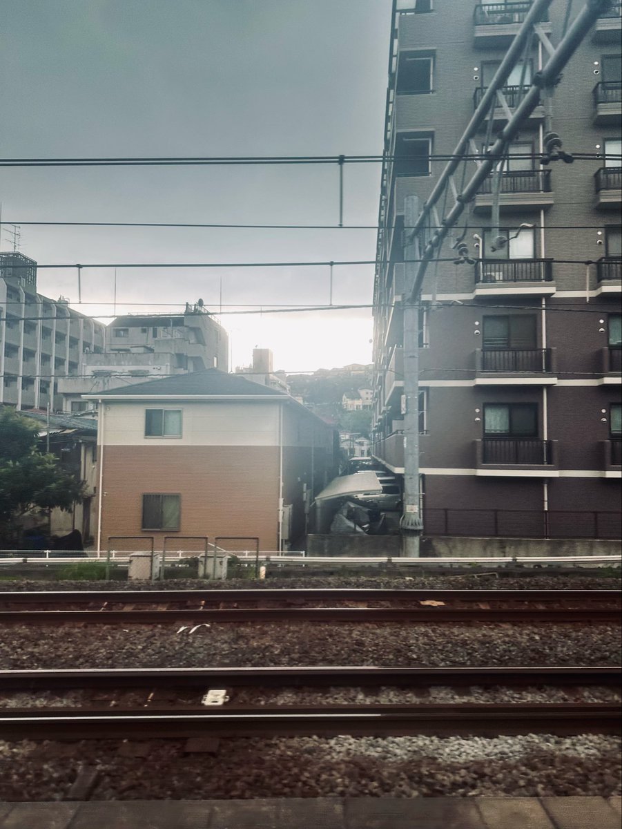 DaSoda23's tweet photo. 不穏な光の東海道線車窓
2026apr21
#photo #japan https://t.co/cExEMVikEk