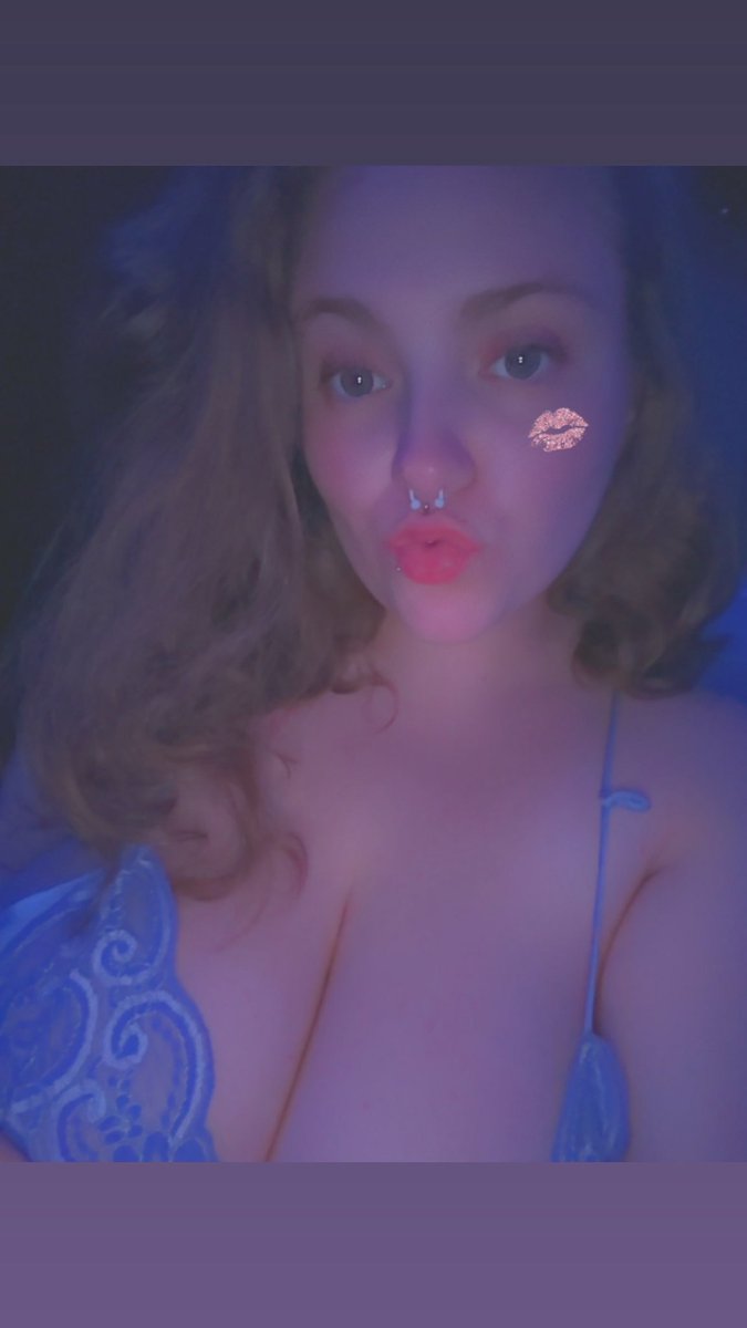 SassyKay0327's tweet photo. New set tonight 🤪 might see me play with myself 🤭
#onlyfans
#lingerie
#titties https://t.co/1A6prKcPlB