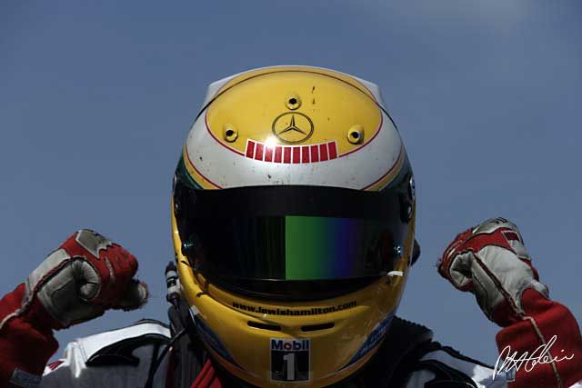 AlexLacl's tweet photo. Even the people who saw the great Jim says Hamilton is comparable to him or he is even better. Jim Clark is kinda too much praised they dont mention how Clark was not on Moss level before his career ending crash in 1962. Hamilton was on Alonso level in his rookie season https://t.co/R0rnfTeiCh