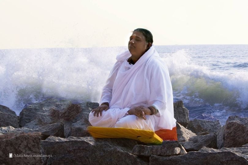 srkpashramam's tweet photo. God has the nature of a small child. God won’t even look at those who do tapas with ego, but He will shower His grace on the innocent-hearted ones who don’t do anything.

MATA AMRITANANDAMAYI https://t.co/UI3TpBrsLZ