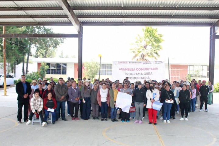 alejdelosantos's tweet photo. Acercar a las y los jóvenes a las nuevas tecnologías es una necesidad latente. 

En la telesecundaria "Diego Rivera" de San José Zahuatlán, #Tepeaca, ciudadanos adquirirán, a través de Obra Comunitaria, equipo de cómputo para que los jóvenes refuercen su aprendizaje. 🖥️ https://t.co/6LQ1o31Kbr