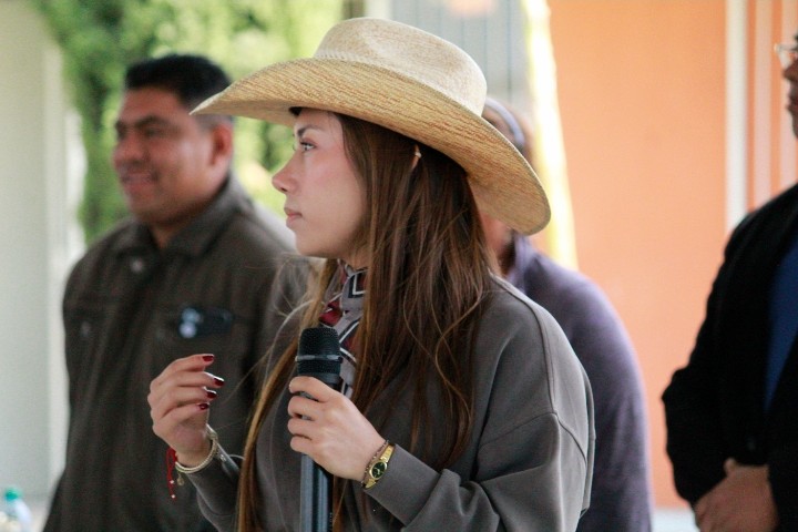 alejdelosantos's tweet photo. Acercar a las y los jóvenes a las nuevas tecnologías es una necesidad latente. 

En la telesecundaria "Diego Rivera" de San José Zahuatlán, #Tepeaca, ciudadanos adquirirán, a través de Obra Comunitaria, equipo de cómputo para que los jóvenes refuercen su aprendizaje. 🖥️ https://t.co/6LQ1o31Kbr