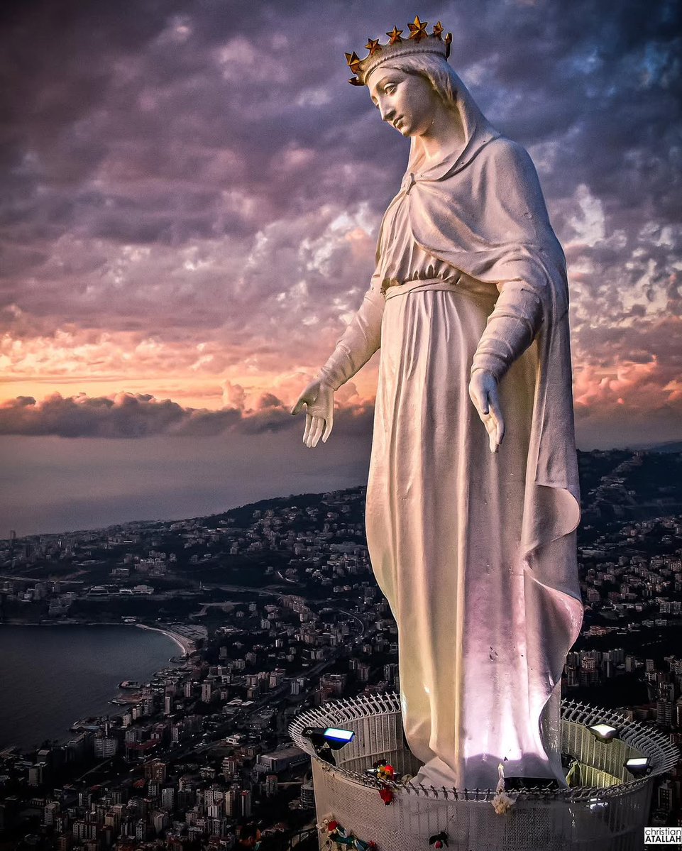 Our Lady of Lebanon, pray for and watch over our Christian brothers and sisters in Lebanon.

May this holy land finally know peace.

📌Harissa, Lebanon 🇱🇧