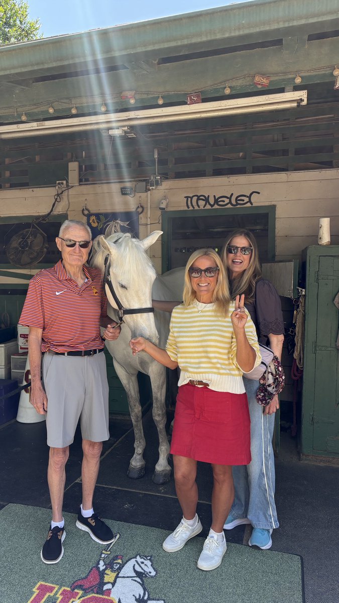 ADJenniferCohen's tweet photo. Had a great time visiting Traveler today. Thankful for the @USCMascot crew and all they do for the Trojan Family!✌️❤️ https://t.co/Lvt5J4YekA