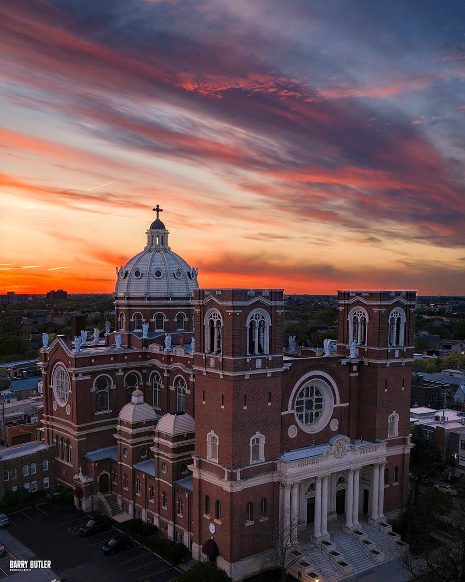 barrybutler9's tweet image. Majestic Monday.   This evening's sunset in Chicago.  #weather #news #chicago #ilwx
