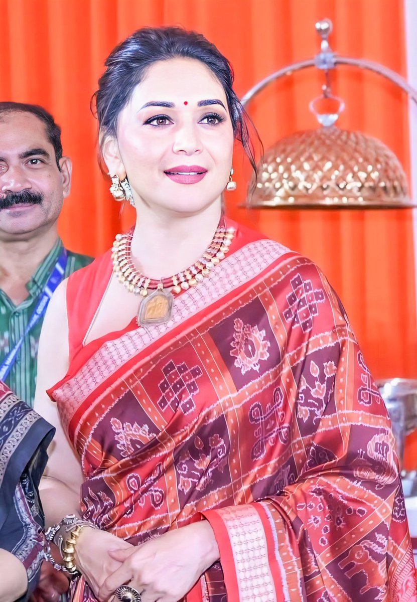 Good morning to Madhuri the queen of my heart and to all the Madhurians.