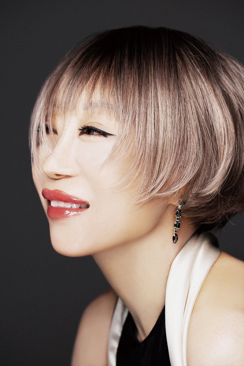DreamersRadioID's tweet photo. Soprano legendaris Korea Selatan, #SumiJo, resmi menandatangani kontrak rekaman eksklusif dengan SM Entertainment.
Melalui label klasik dan jazz ‘SM Classics’, Sumi Jo menjadi artis rekaman pertama yang direkrut secara eksklusif oleh label tersebut.
Sebagai langkah awal kolaborasi ini, ia akan meluncurkan album perayaan debut ke-40 tahun berjudul ‘Continuum’, menunjukkan berkomitmennya untuk terus mengeksplorasi kemungkinan musik baru yang melampaui batasan waktu dan genre.
